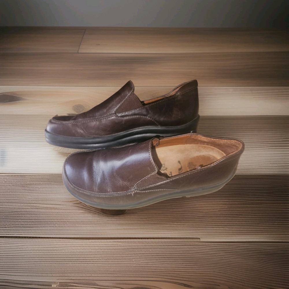 Footprints By Birkenstock 39 US 8.5 Brown Leather Moc Toe Slip On Loafer